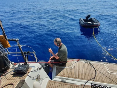 Here, recording is carried out using a directional hydrophone, which makes it possible to determine the origin of the sound.